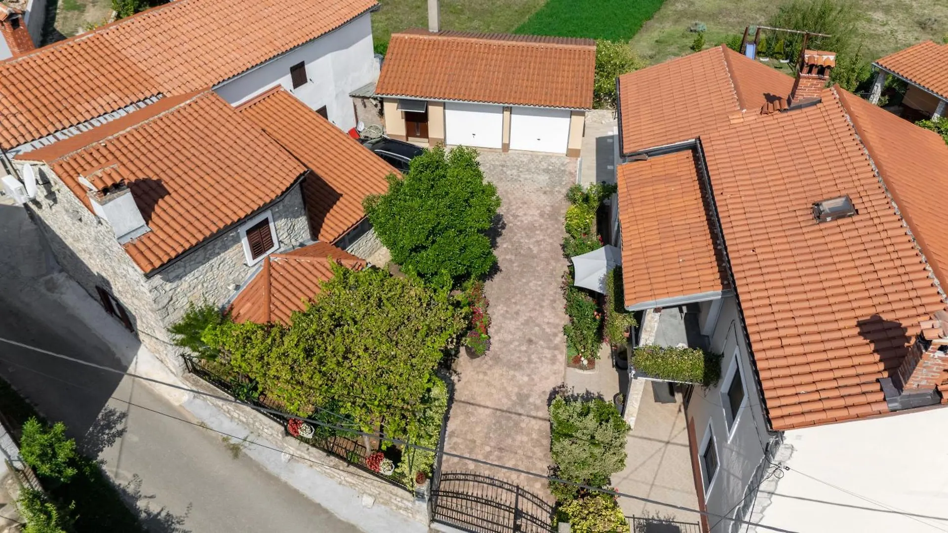 Two Stone House Iva Villa Nedescina