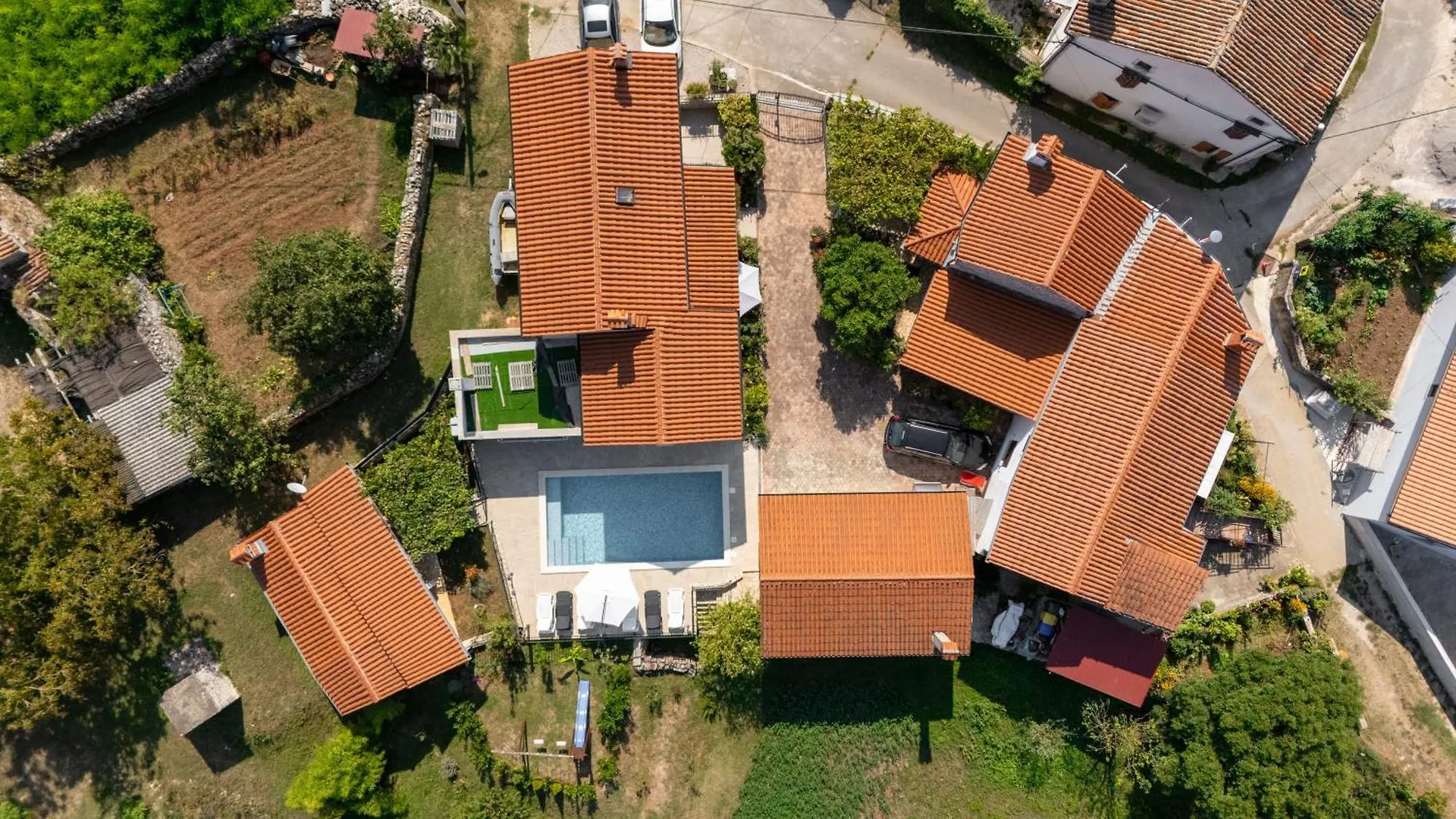 Holiday home Two Stone House Iva Villa Nedescina