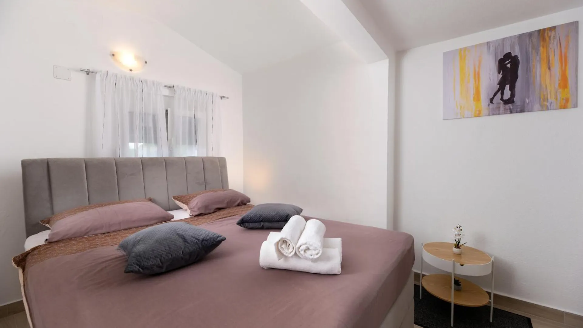 Holiday home Two Stone House Iva Villa Nedescina