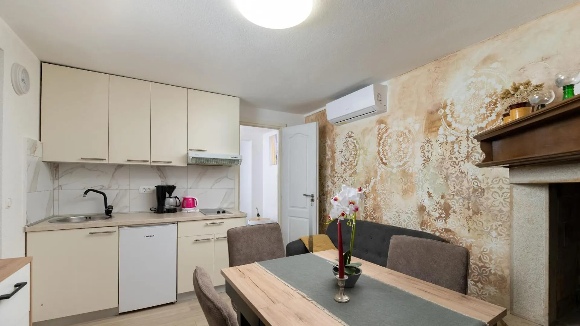 Two Stone House Iva Villa Nedescina 0*,