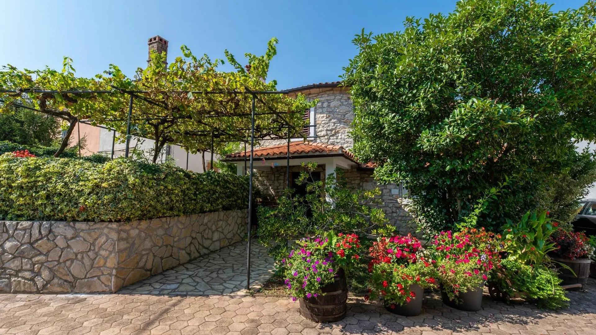 Two Stone House Iva Villa Nedescina