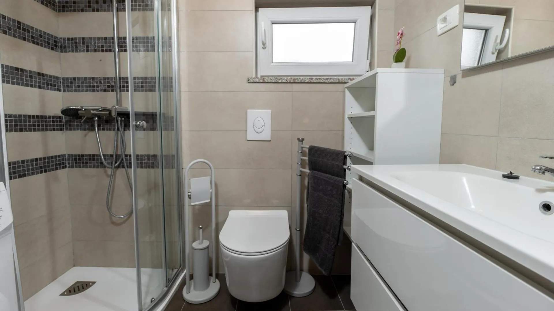 Two Stone House Iva Villa Nedescina Holiday home